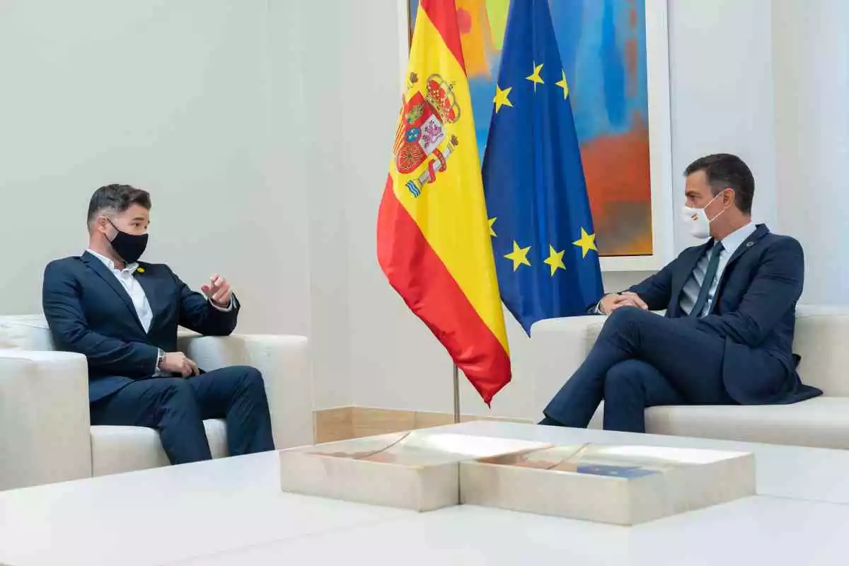 El president del govern espanyol, Pedro Sánchez, i el portaveu d'ERC a Madrid, Gabriel Rufián, reunits a La Moncloa