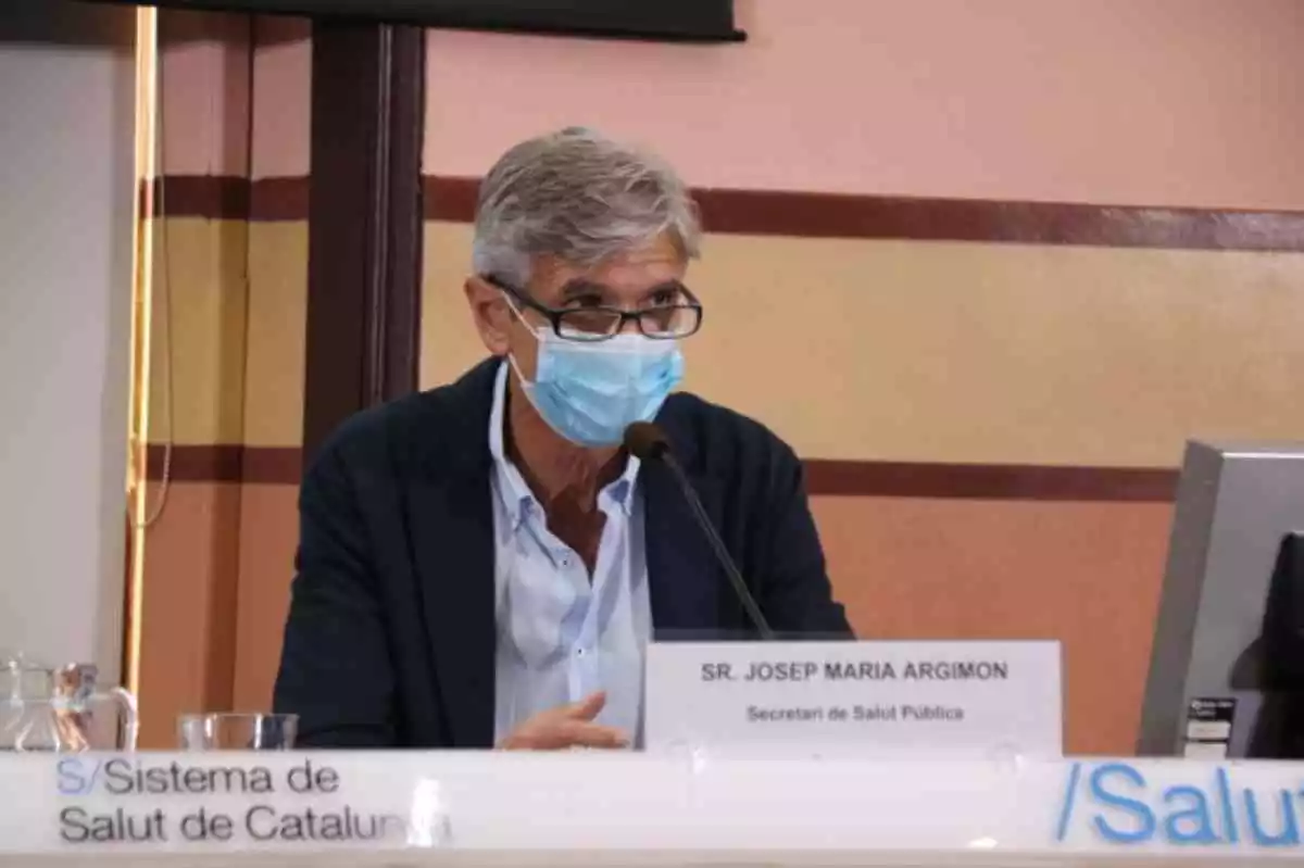 El secretari de Salut Pública, Josep Maria Argimon, en una roda de premsa amb mascareta