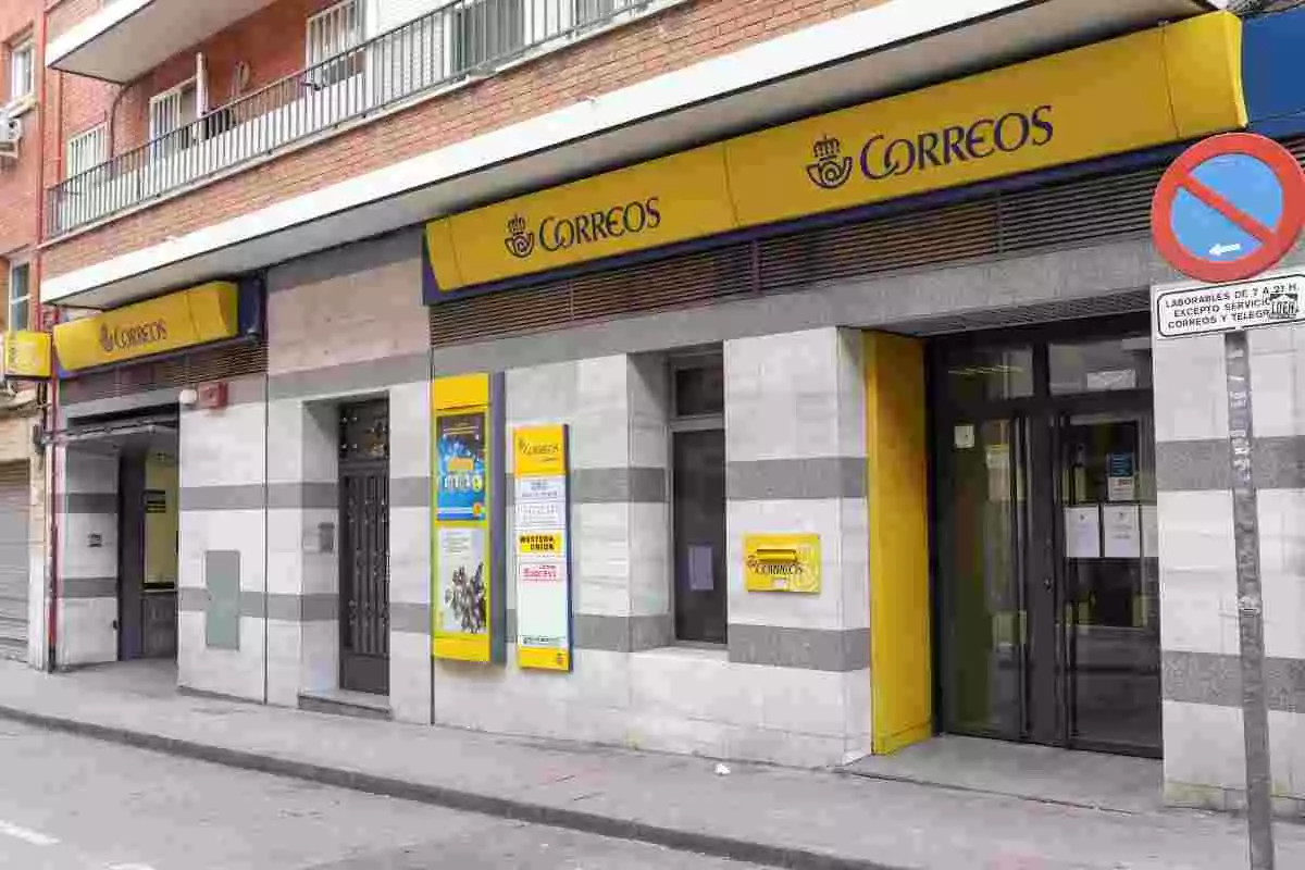 Imatge d'una oficina de Correus a la ciutat de Madrid
