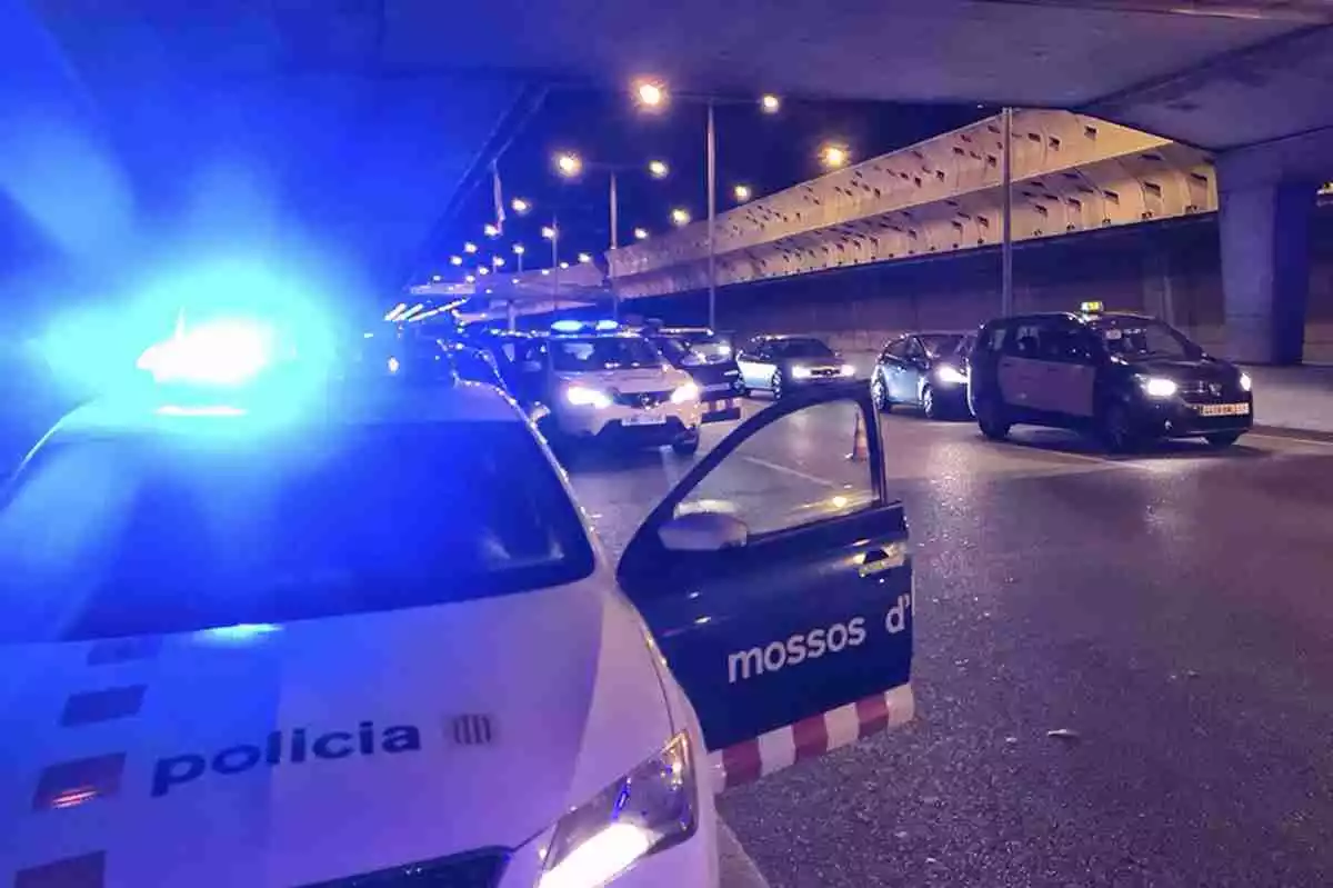Control de Mossos a Barcelona en les primeres hores de confinament perimetral l'octubre de 2020