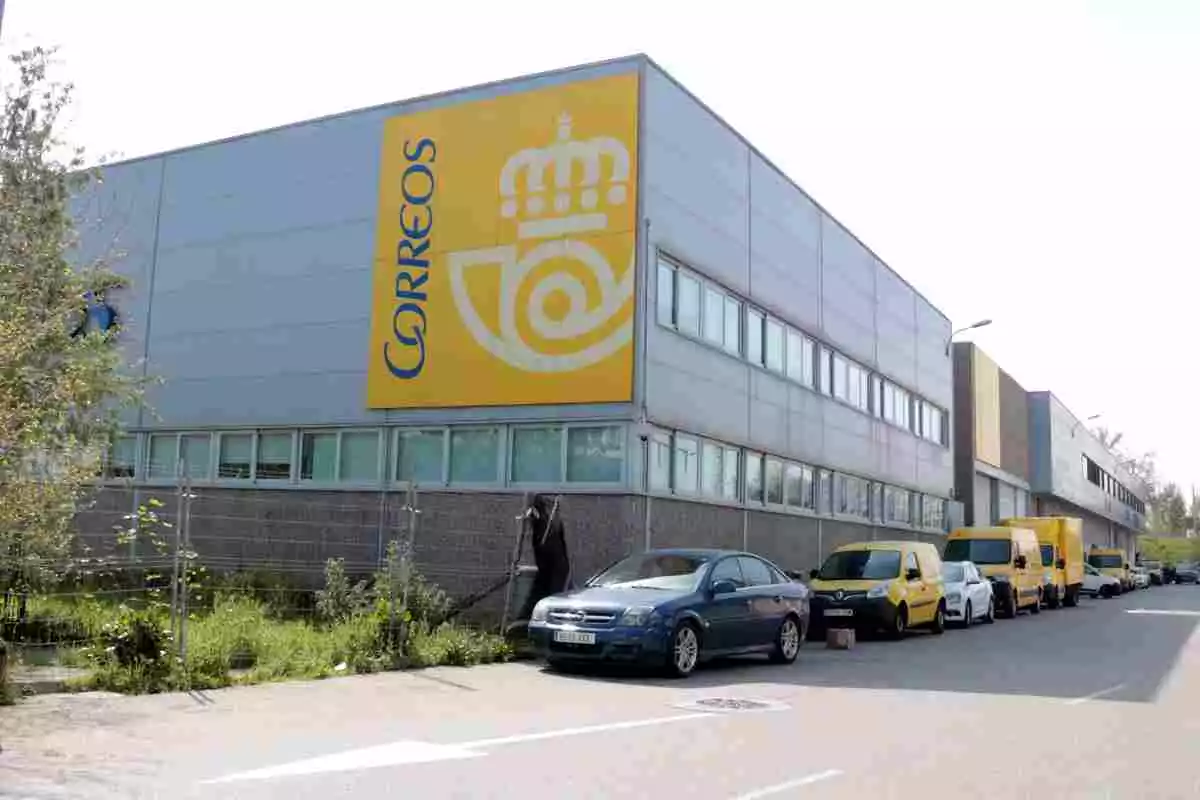El centre logístic de Correus al polígon El Segre de Lleida