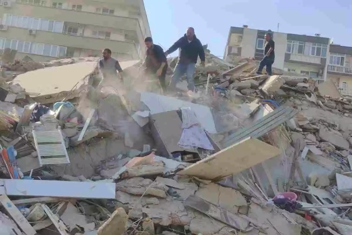 Imatge dels efectes del fort terratrèmol a Turquia el 30 d'octubre del 2020