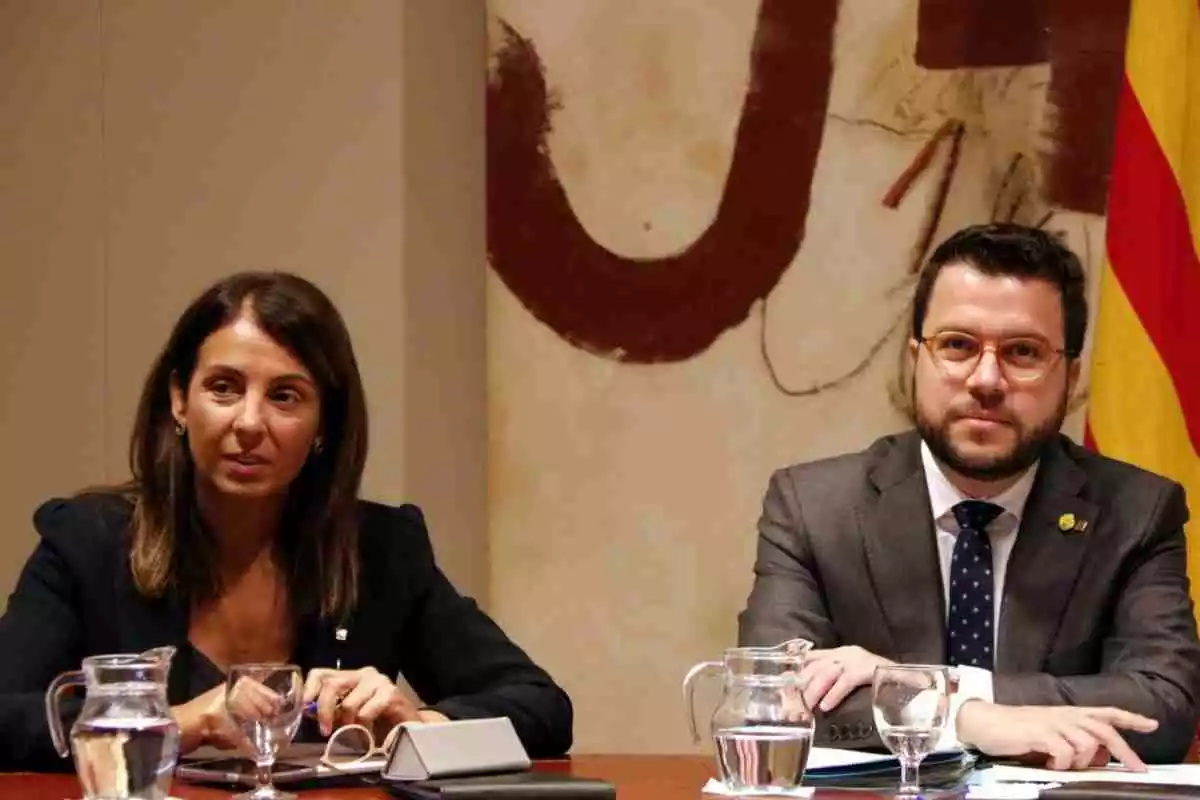 La consellera Meritxell Budó i el vicepresident Pere Aragonès en una reunió del Govern.