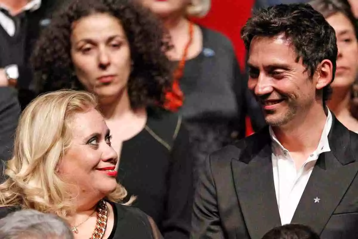L'actor Paco León acompanyat de la seva mare també actriu Carmina Barrios
