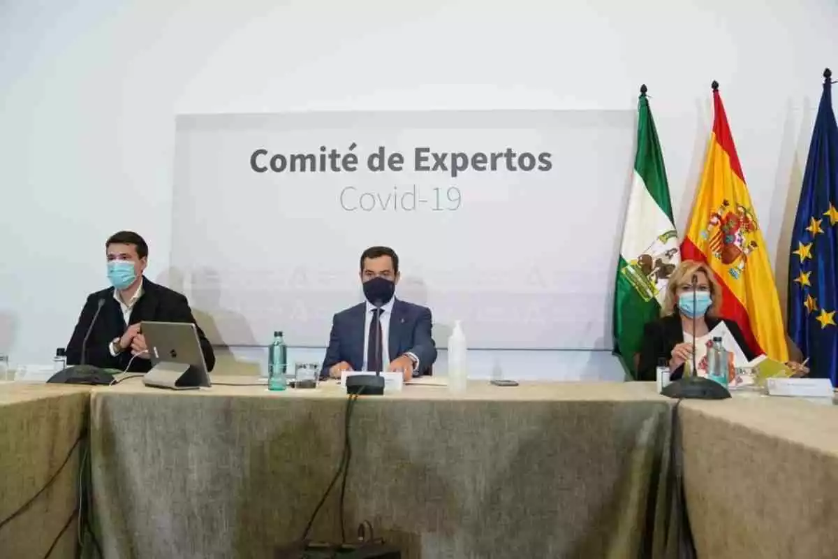 El president d'Andalusia, Juanma Moreno, durant la reunió amb el comitè d'experts sobre la pandèmia
