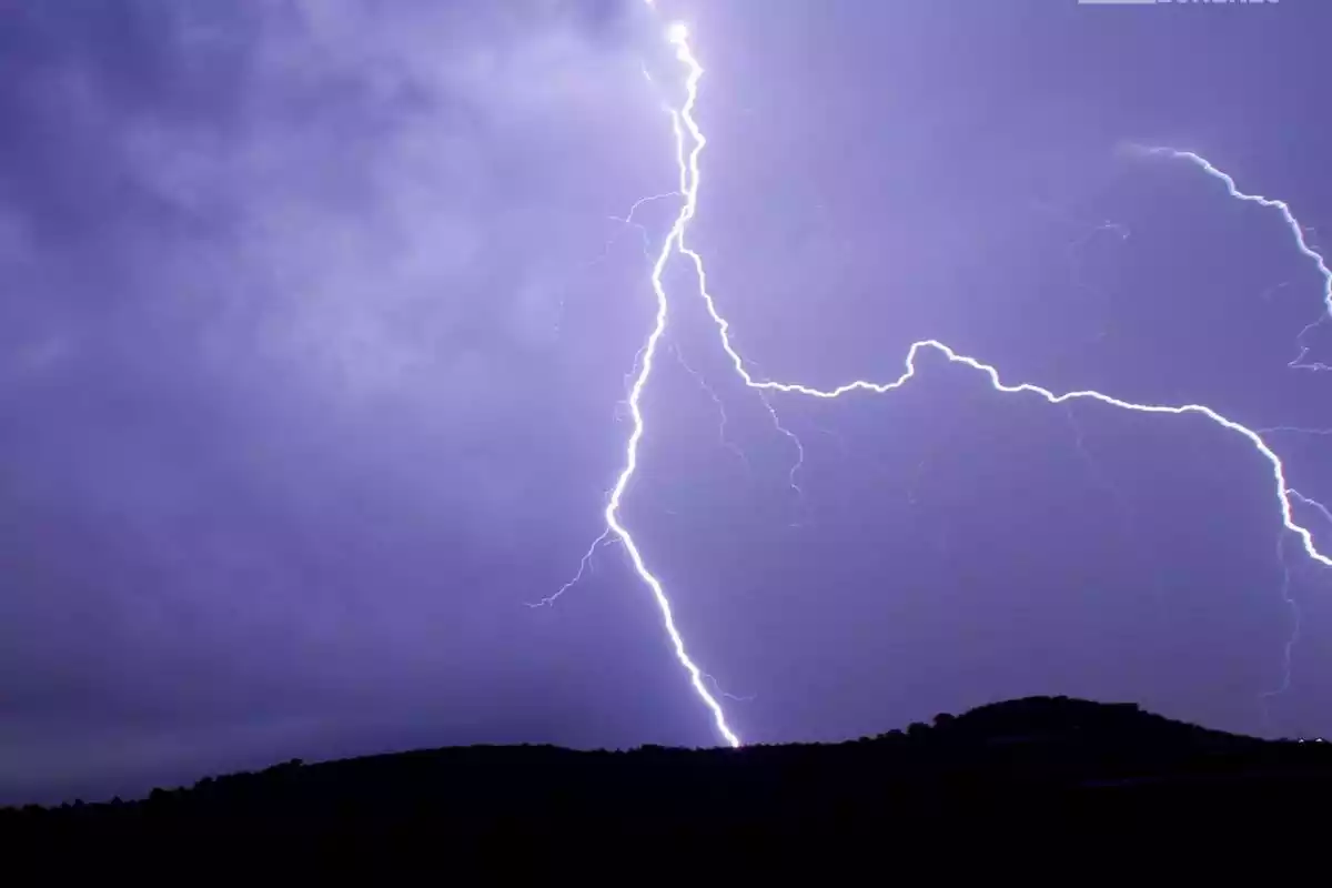 Imatge d'un llamp caient a Olèrdola, a l'Alt Penedès