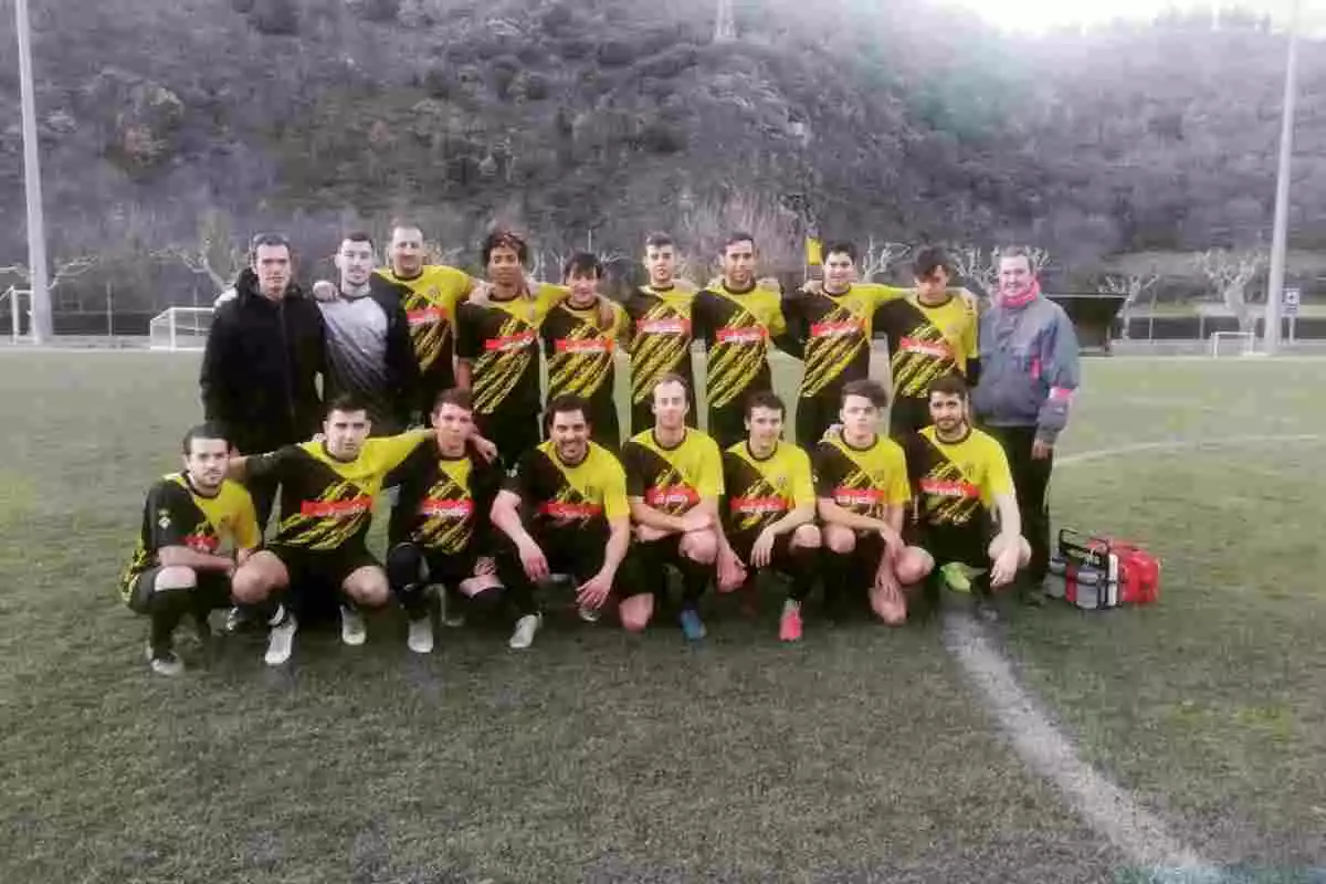 L'equip del Futbol Club Rialp, als Pallars Sobirà