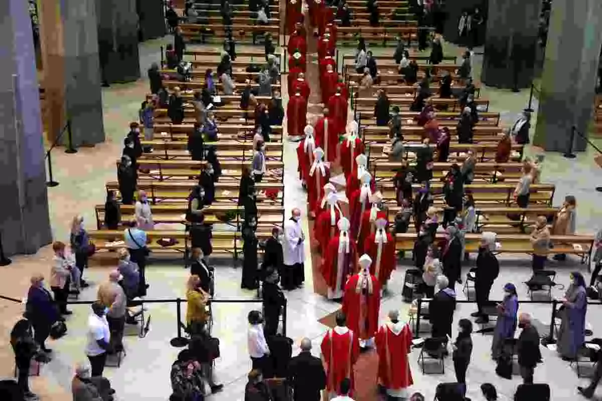 Pla picat dels feligresos a la Sagrada Família en la beatificació de Joan Roig Diggle, el 7 de novembre del 2020