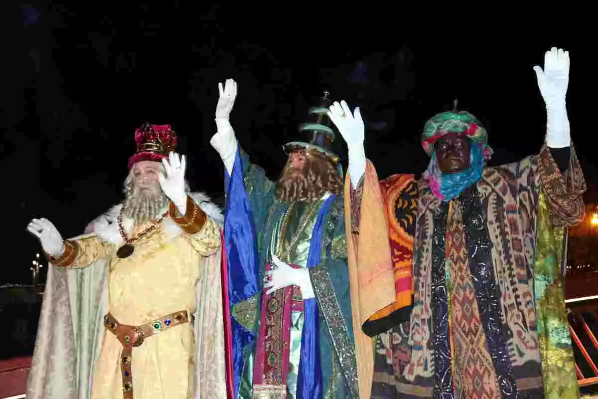 Els tres Reis d'Orient saludant a Girona