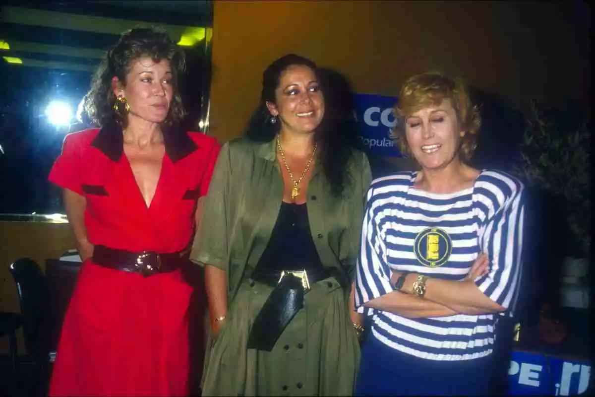 Imatge d'arxiu de Mila Ximénez, Isabel Pantoja i Encarna Sánchez als estudis de la Cope
