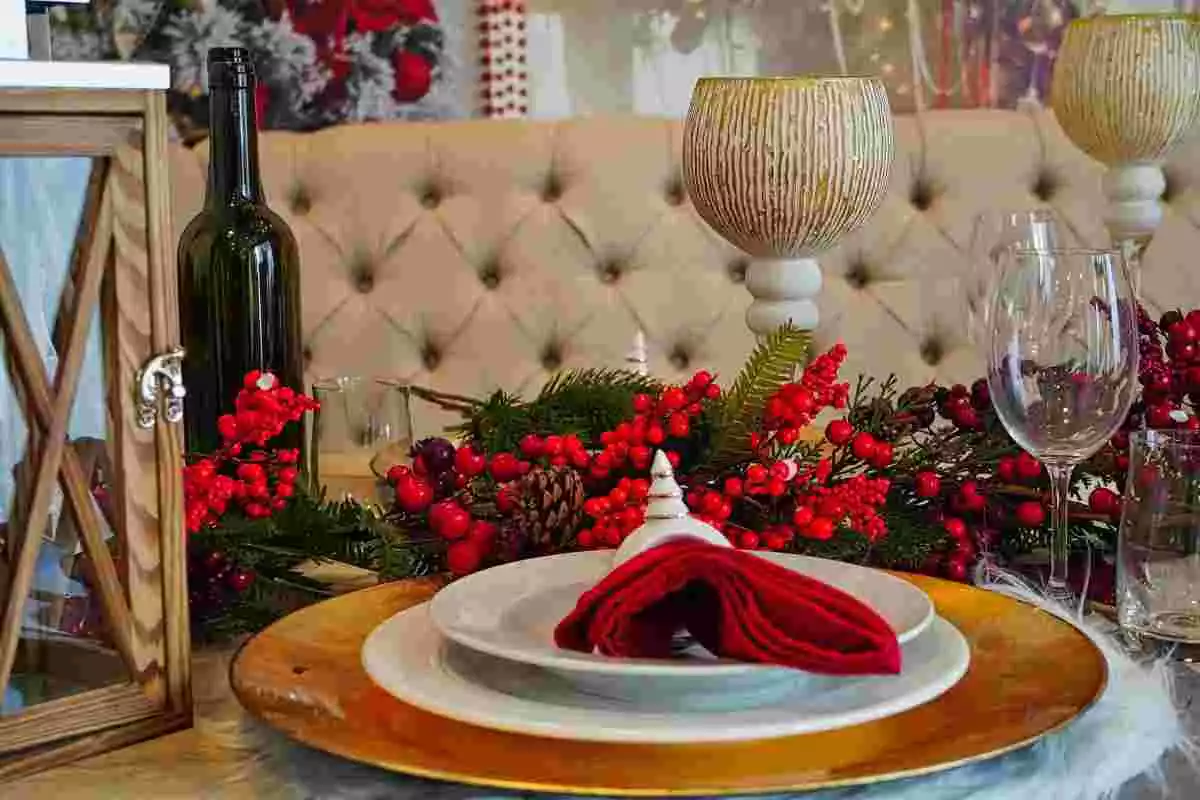 Imatge d'una taula parada per fer un àpat durant les festes de Nadal