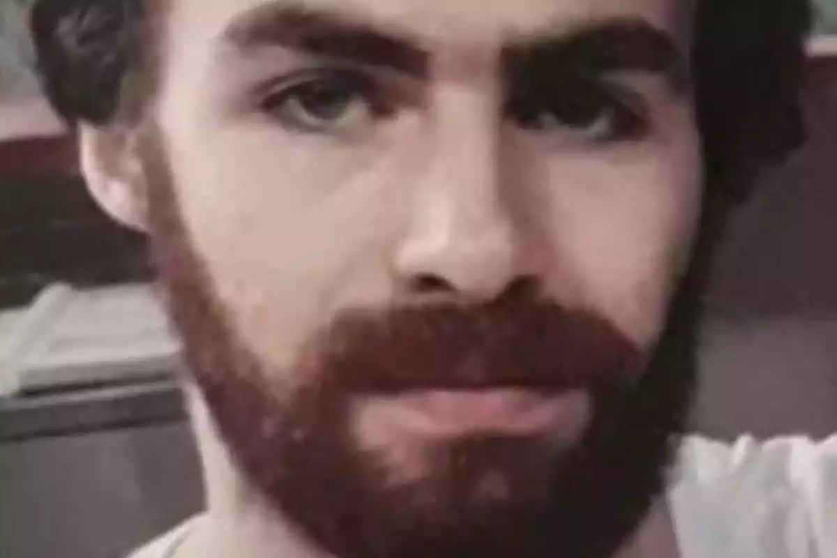Josep McDonald, el jove australià de 23 anys addicte als videojocs que ha matat el seu fill de 53 dies