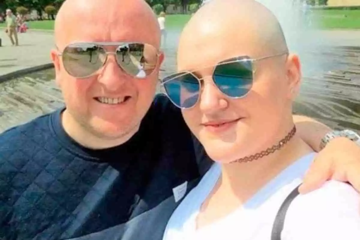 Toni Standen, britànica que va fingir un càncer terminal perquè li paguessin la boda, i el seu marit