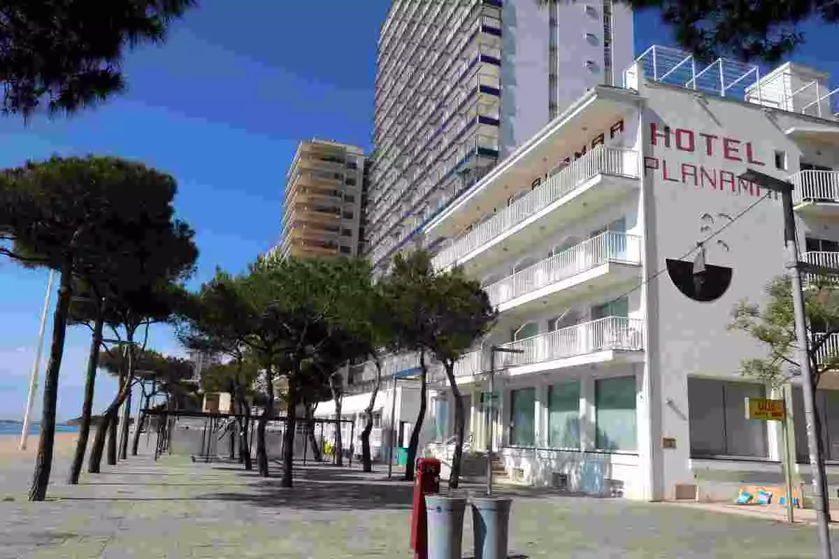La façana de l'hotel Planamar de Platja d'Aro el 18 de maig del 2020