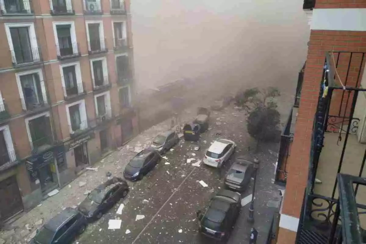 Una imatge de l'explosió al carrer de Toledo de Madrid.