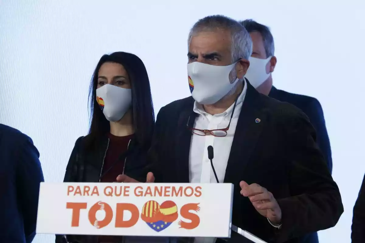 El candidat de C's, Carlos Carrizosa, al costat de la líder de Ciutadans, Inés Arrimadas