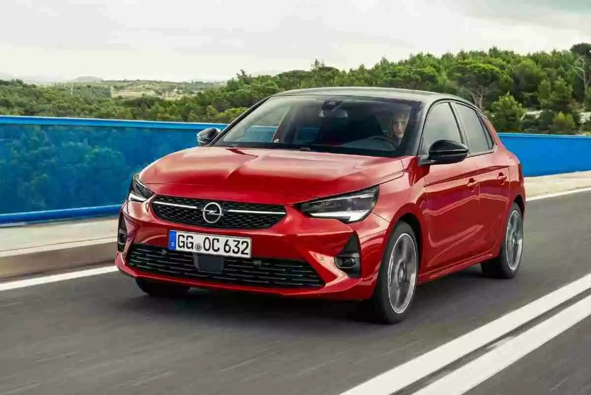 Imatge promocional del nou model Opel Corsa, de color vermell