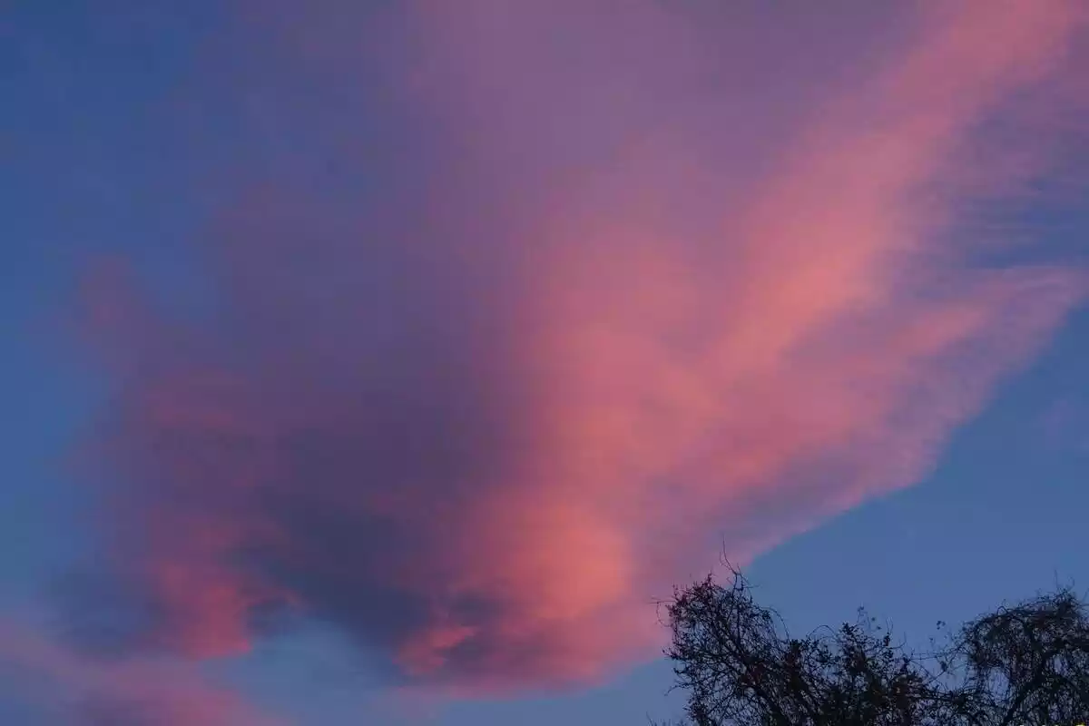 Imatge d'un cel rogent al Moianès