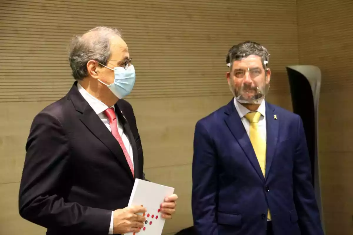 Pla mitjà de l'expresident de la Generalitat, Quim Torra, i el número 3 de JxCat el 14-F, Joan Canadell
