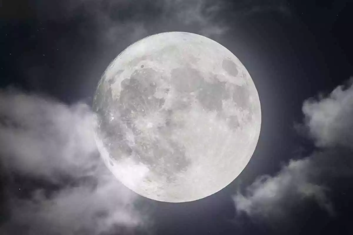 Imatge d'una lluna plena