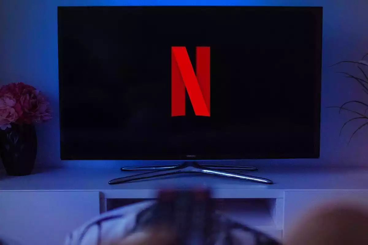 Imatge d'una televisió amb el logo de Netflix