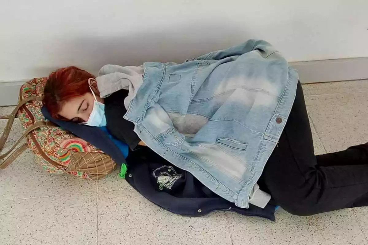 Lara Arreguiz, amb 22 anys, va morir de Covid estirada a terra a l'hospital