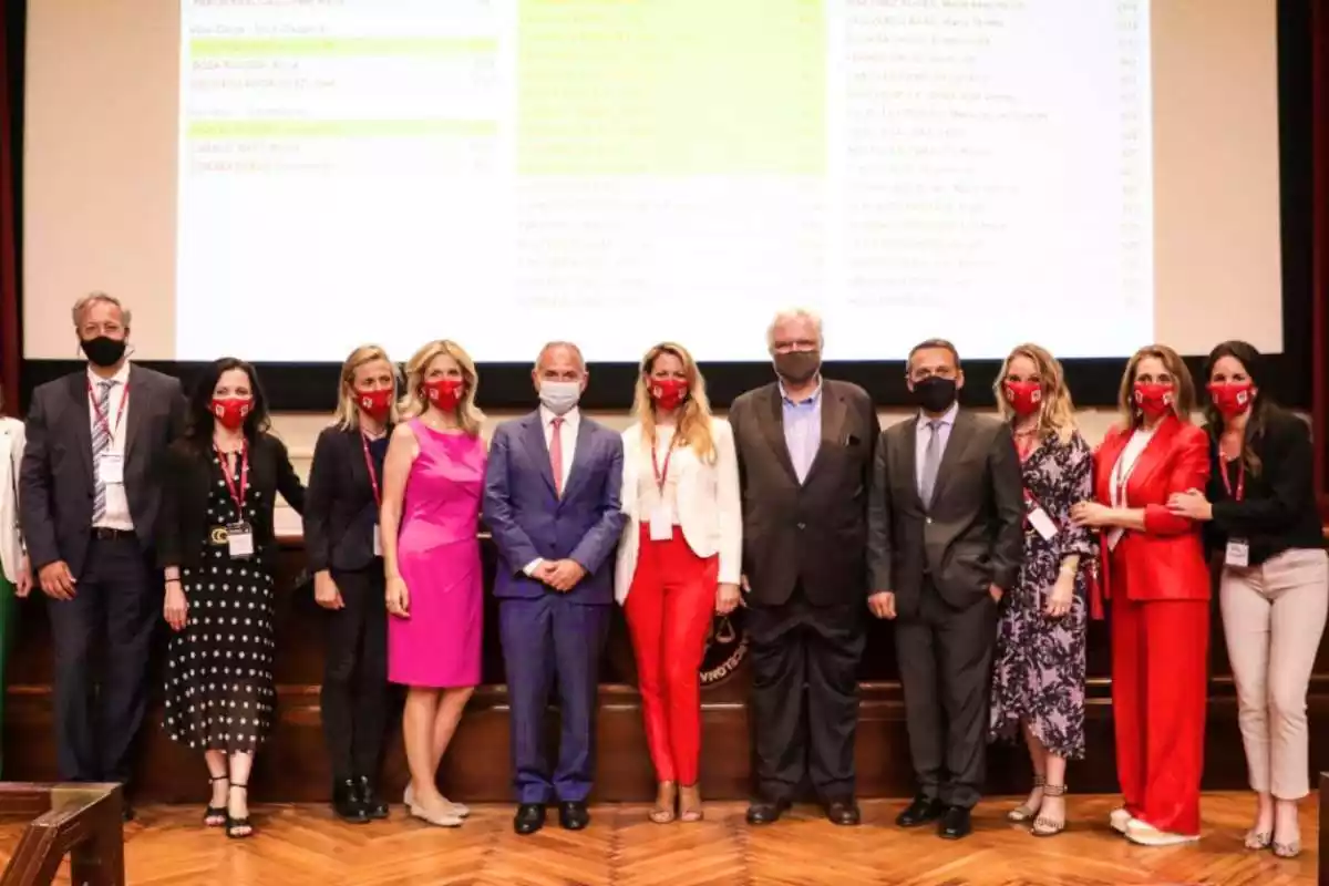 Foto de grup de la candidatura guanyadora a l'ICAB