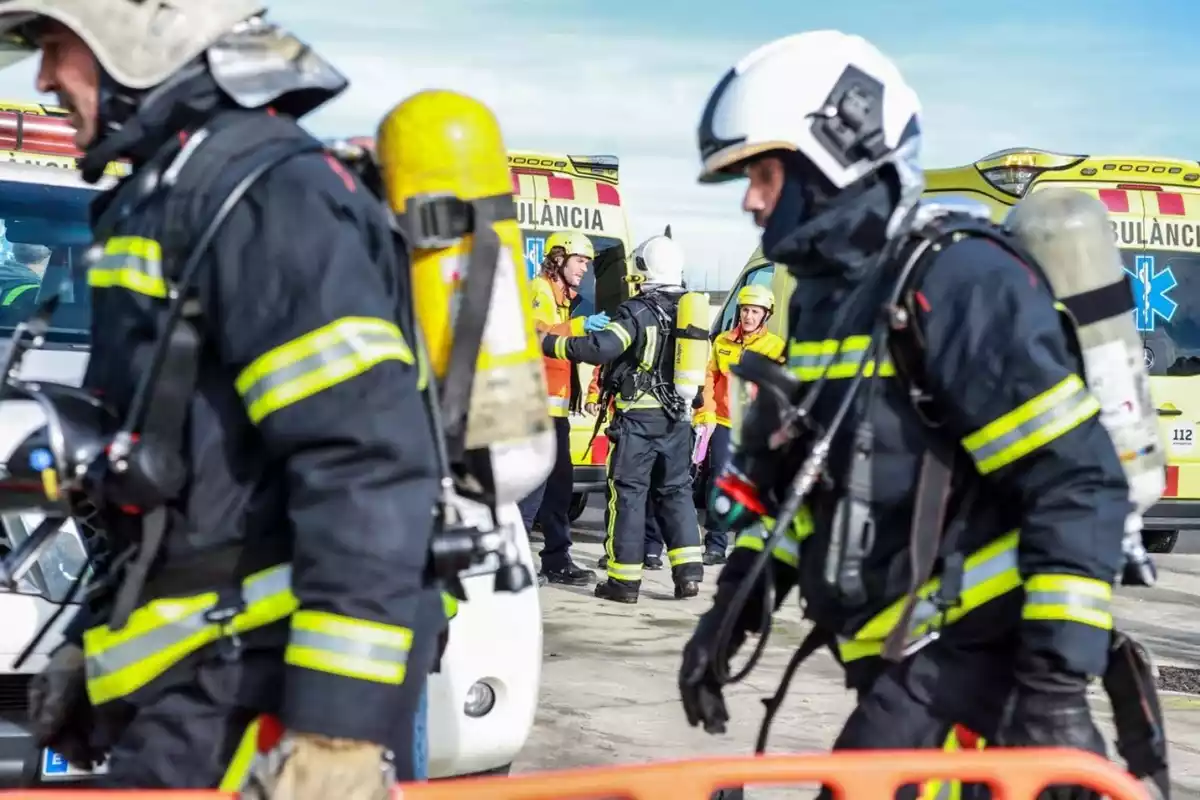 Imatge dels Bombers de la Generalitat en un simulacre a l'Aeroport del Prat