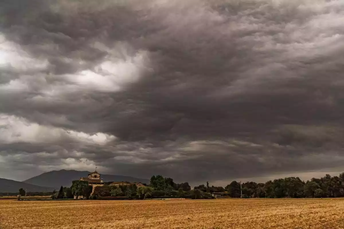 Imatge d'un cel amenaçador a Cardedeu, al Vallès Oriental