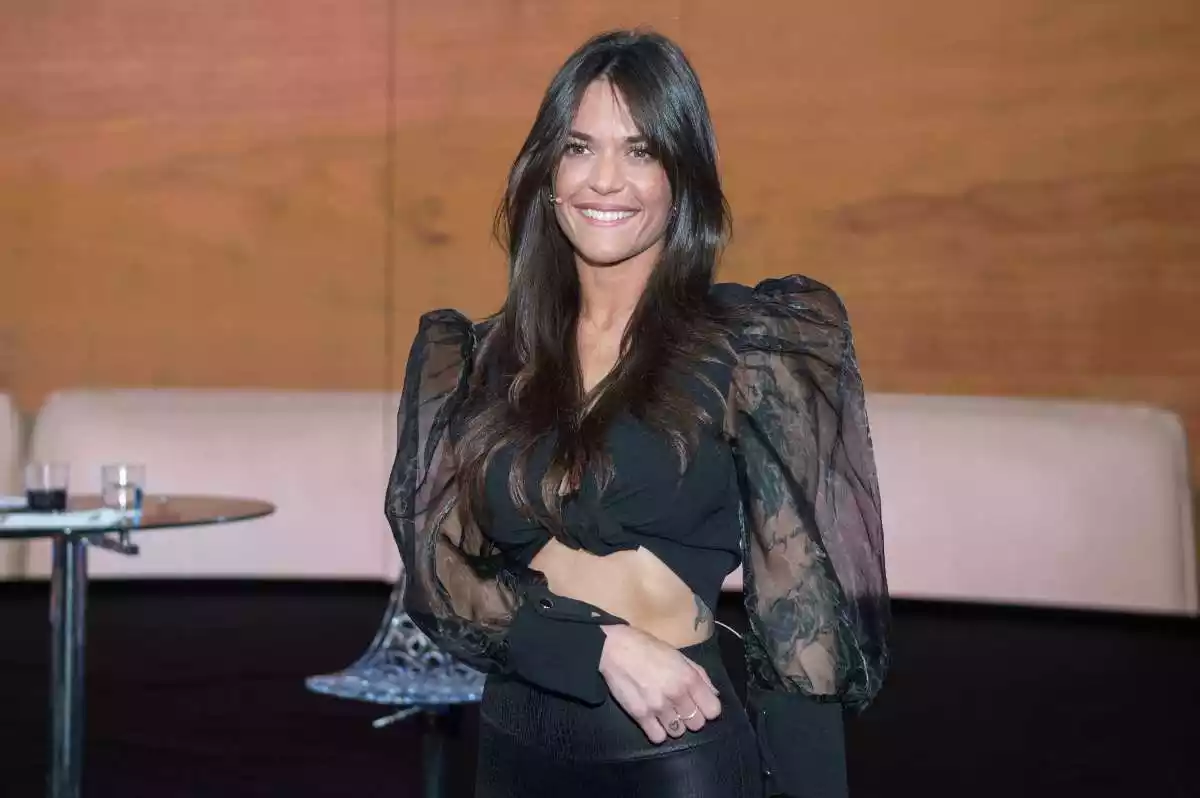 La 'influencer' canària Fiama Rodríguez vestida de negre