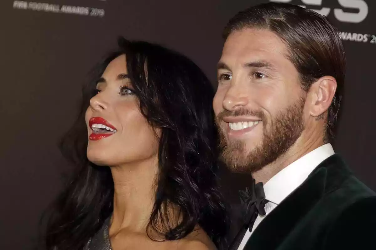 El futbolista Sergio Ramos i la seva dona Pilar Rubio, posant en un photocall