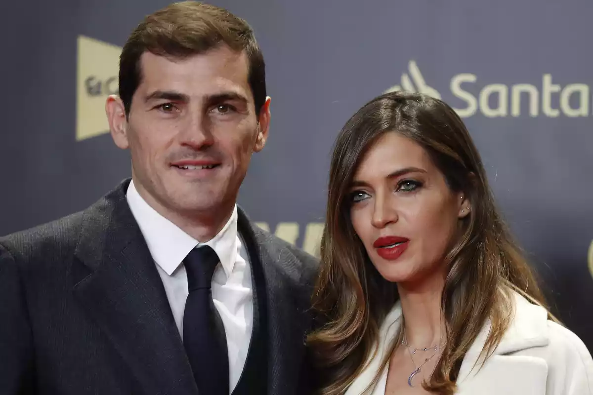 Iker Casillas i Sara Carbonero posant junts en un photocall