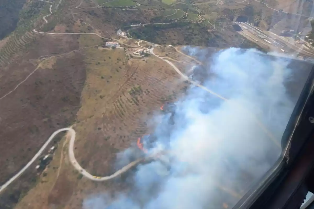 Imatge aèria de l'incendi de Portbou