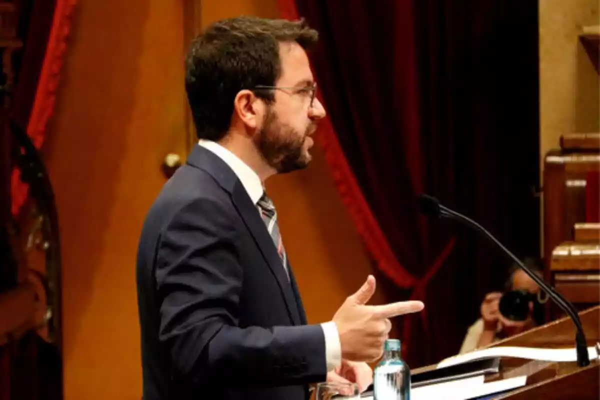 Imatge de Pere Aragonès, president de Catalunya, fent la seva intervenció al Parlament de Catalunya