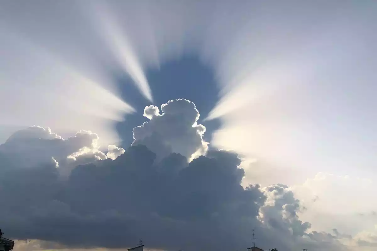 Imatge d'una nuvolada de tarda a Roda de Berà