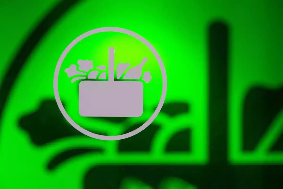 Logotip de Mercadona amb fons de cristall verd