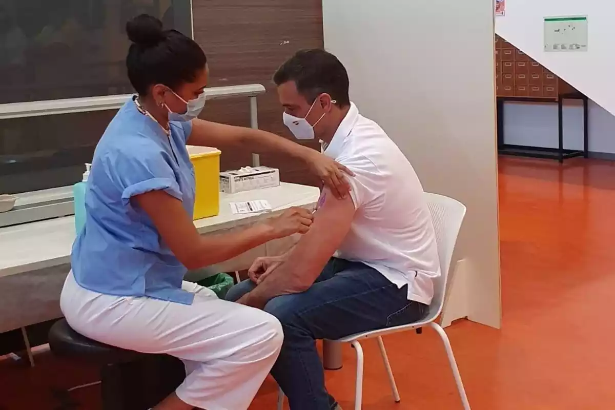 Pedro Sánchez rebent la segona dosi de la vacuna contra el coronavirus
