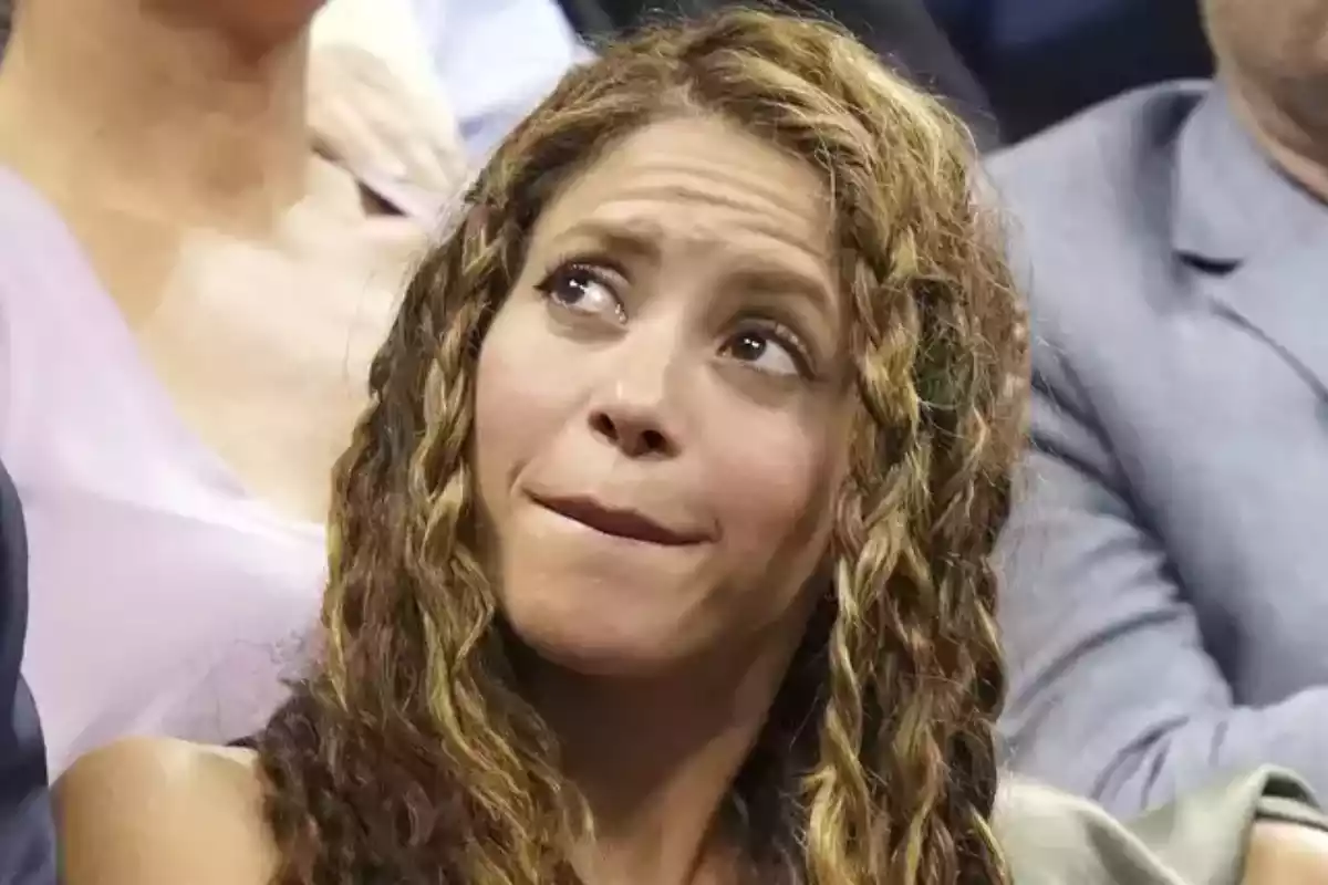 Shakira, en una imatge en un esdeveniment esportiu, amb cara de sorpresa.