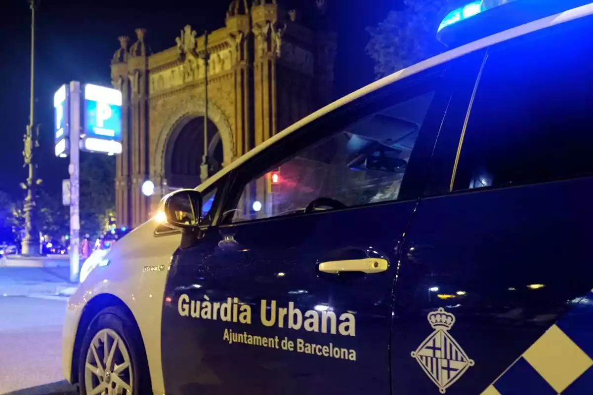 Imatge d'arxiu d'un vehicle policial de la Guàrdia Urbana de Barcelona