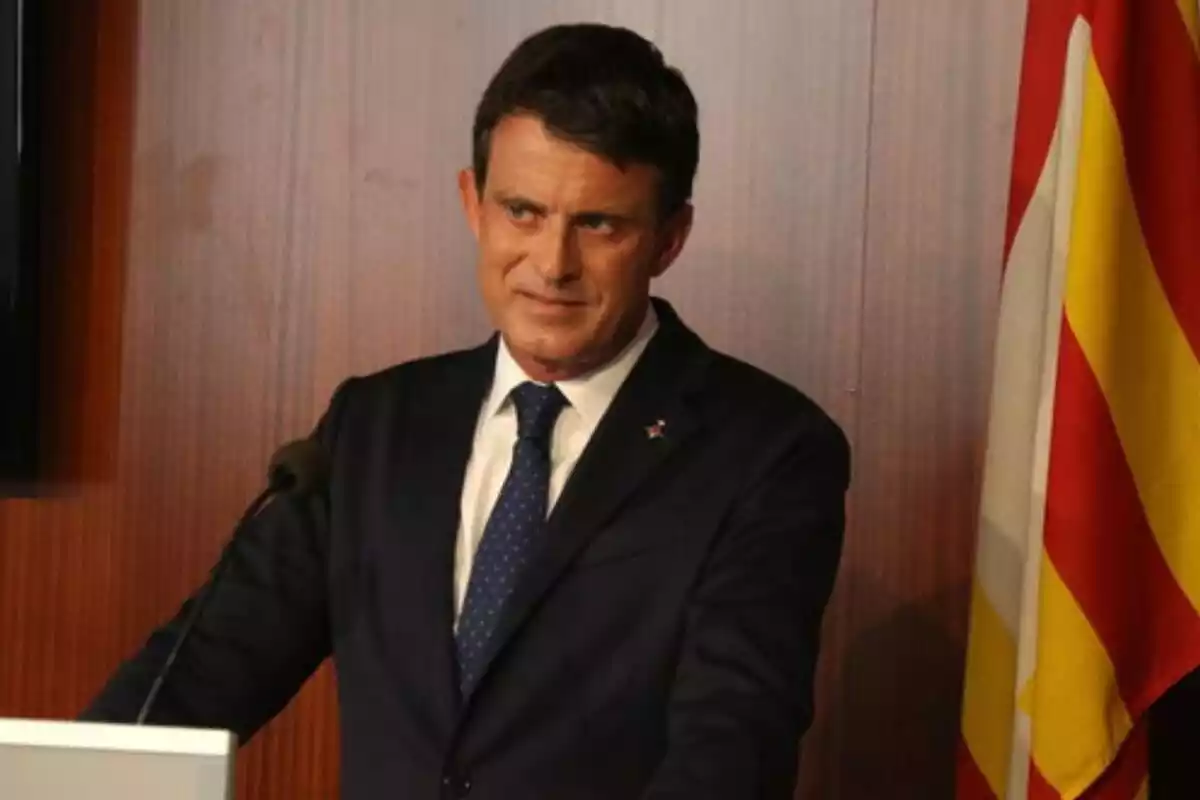 Imatge de Manuel Valls en una roda de premsa