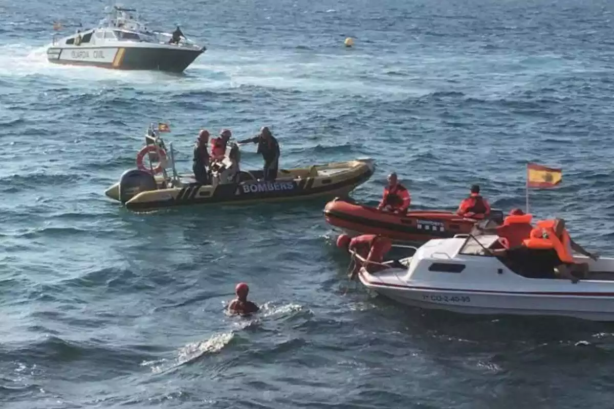 Imatge d'un rescat d'una embarcació a Badalona
