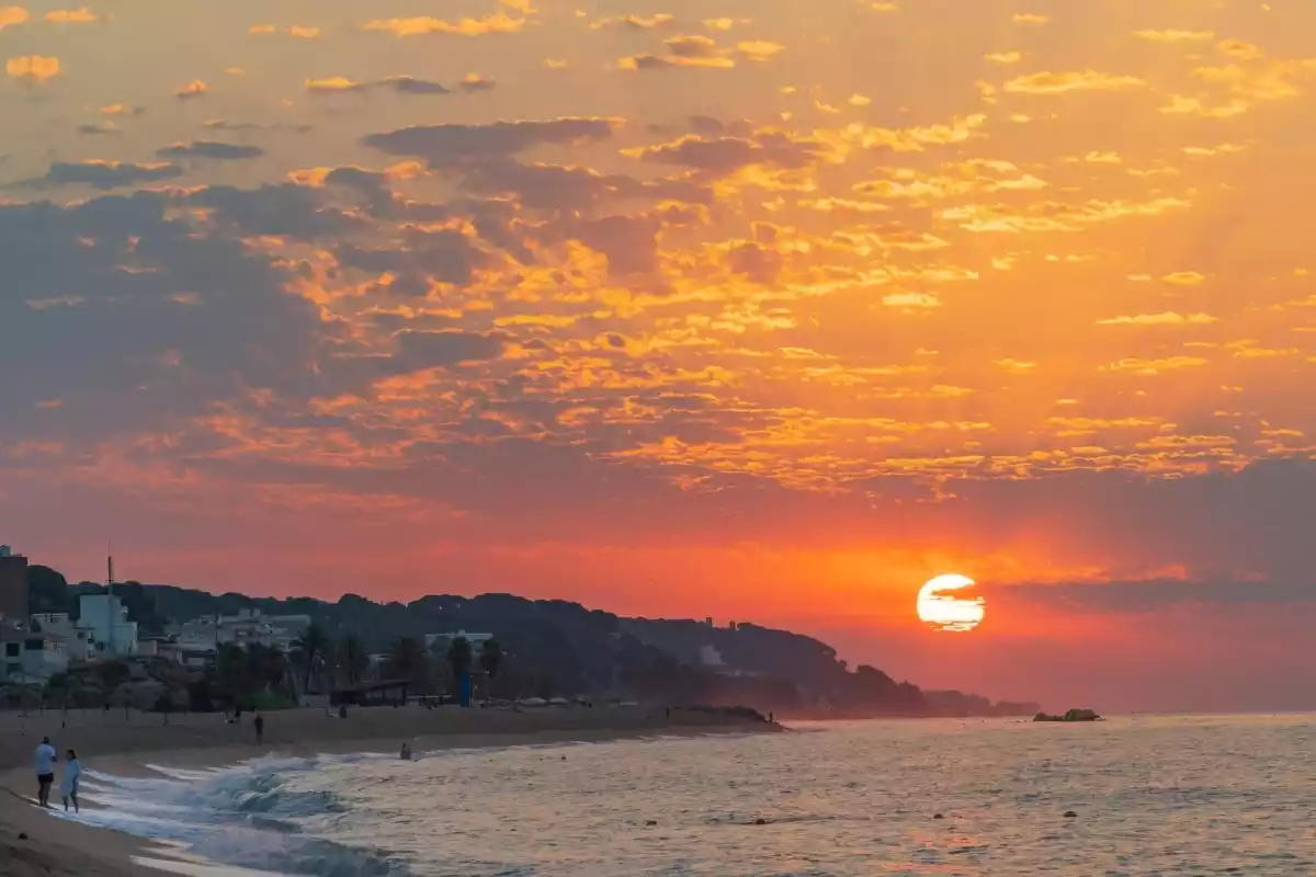Imatge d'una sortida de sol a Arenys de Mar, Maresme