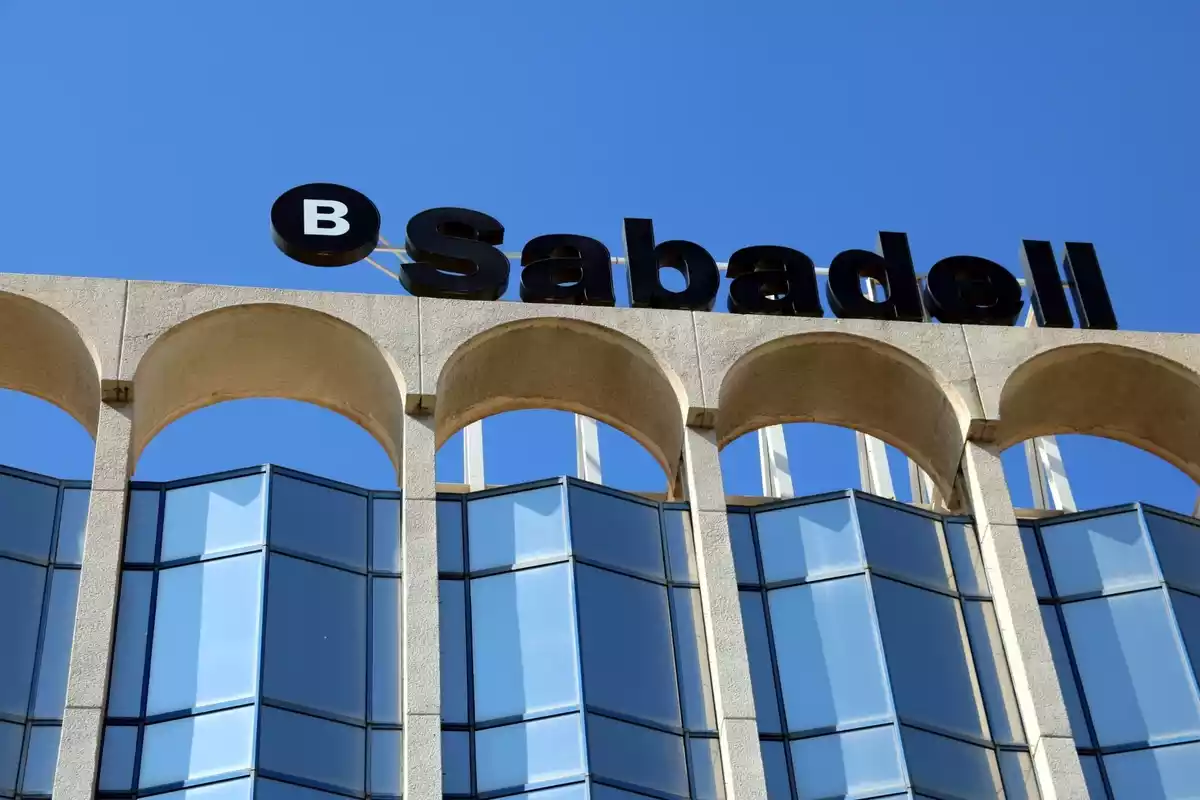 Rètol del cartell del Banc Sabadell.