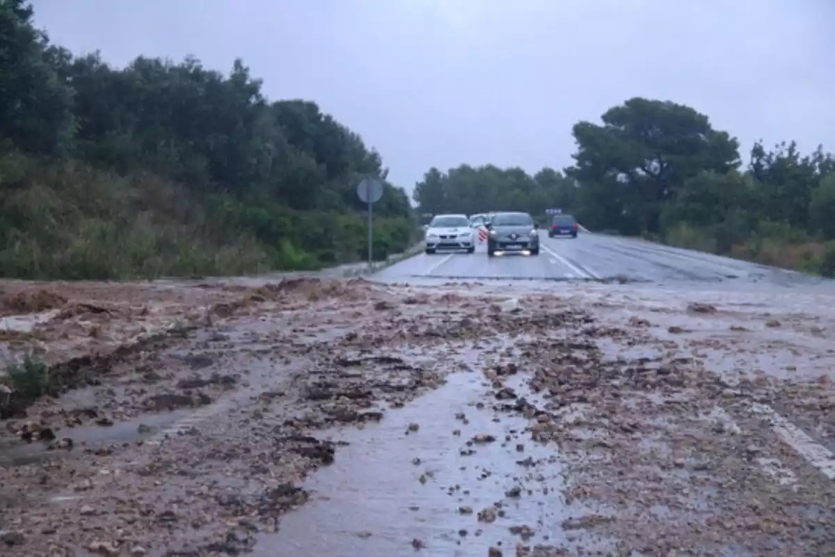 Els aiguats a Alcanar han provocat diverses destrosses