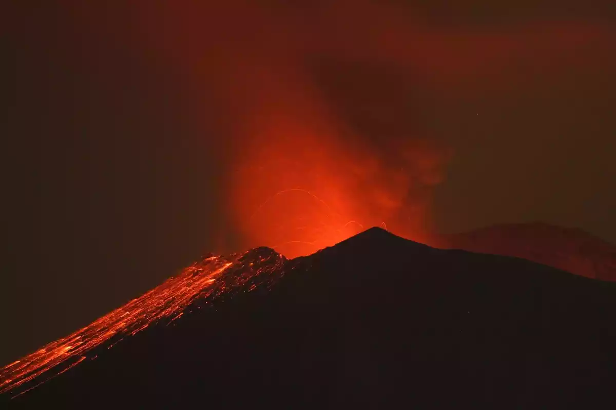 Imatge de l'erupció del volcà Popocatépetl