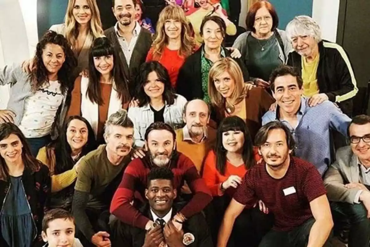 Imatge dels actors de la sèrie de Telecinco, La Que se Avecina