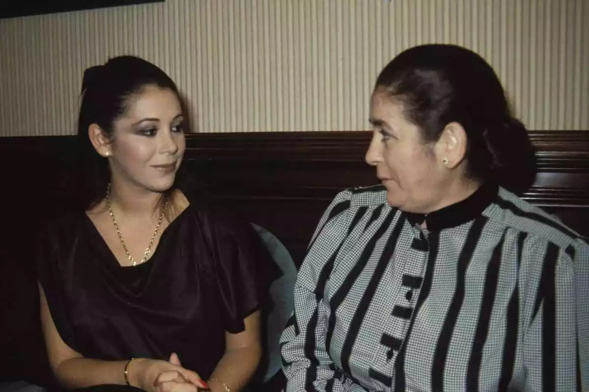 Isabel Pantoja al costat de la seva mare Ana Martín