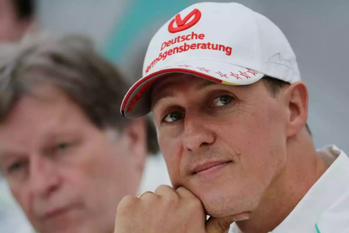 Pla del pilot Michael Schumacher durant l'esdeveniment del seu acomiadament