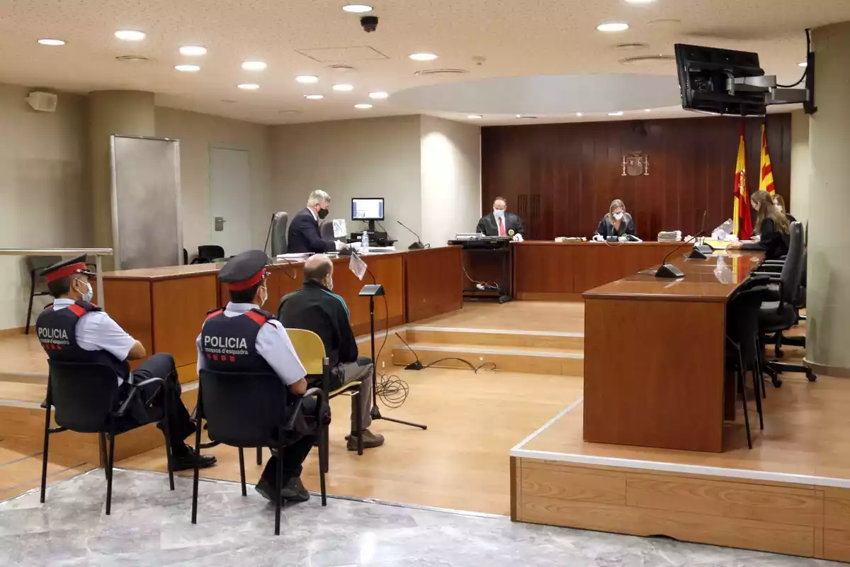 Pla general de la Sala de l'Audiència de Lleida durant el judici al veí de la Seu d'Urgell, acusat de pornografia infantil i abús sexual de menors