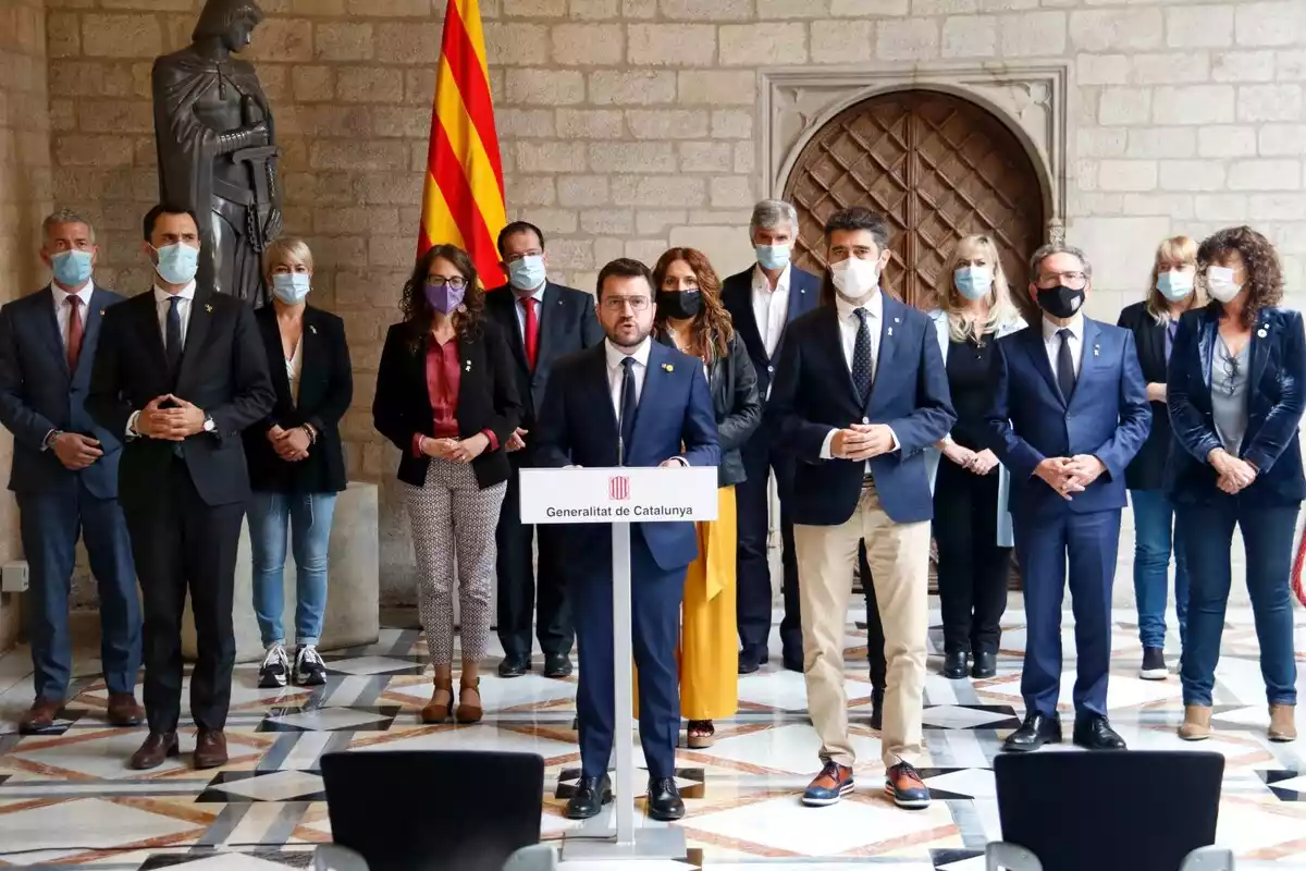 Pla general del Govern de Pere Aragonès amb els consellers al Palau de la Generalitat